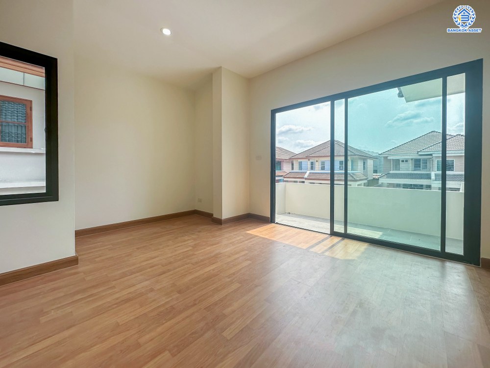 บ้านมือสองตกแต่งใหม่ โครงการ มณธานี บางแค ดีไซน์หรูหรา เนื้อที่กว้าง 63.90 ตร.ว. ฟังก์ชัน 3 ห้องนอน 3 ห้องน้ำ 2 ที่จอดรถ ฟังก์ชันครบตอบทุกไลฟ์สไตล์ บนทำเลศักยภาพ เชื่อมต่อถนนกาญจนาภิเษก ใกล้เดอะมอลล์บางแค ใกล้รถไฟฟ้าสายสีน้ำเงิน "สถานีหลักสอง" และจุดขึ้นทางด่วน "กาญจนาภิเษก"